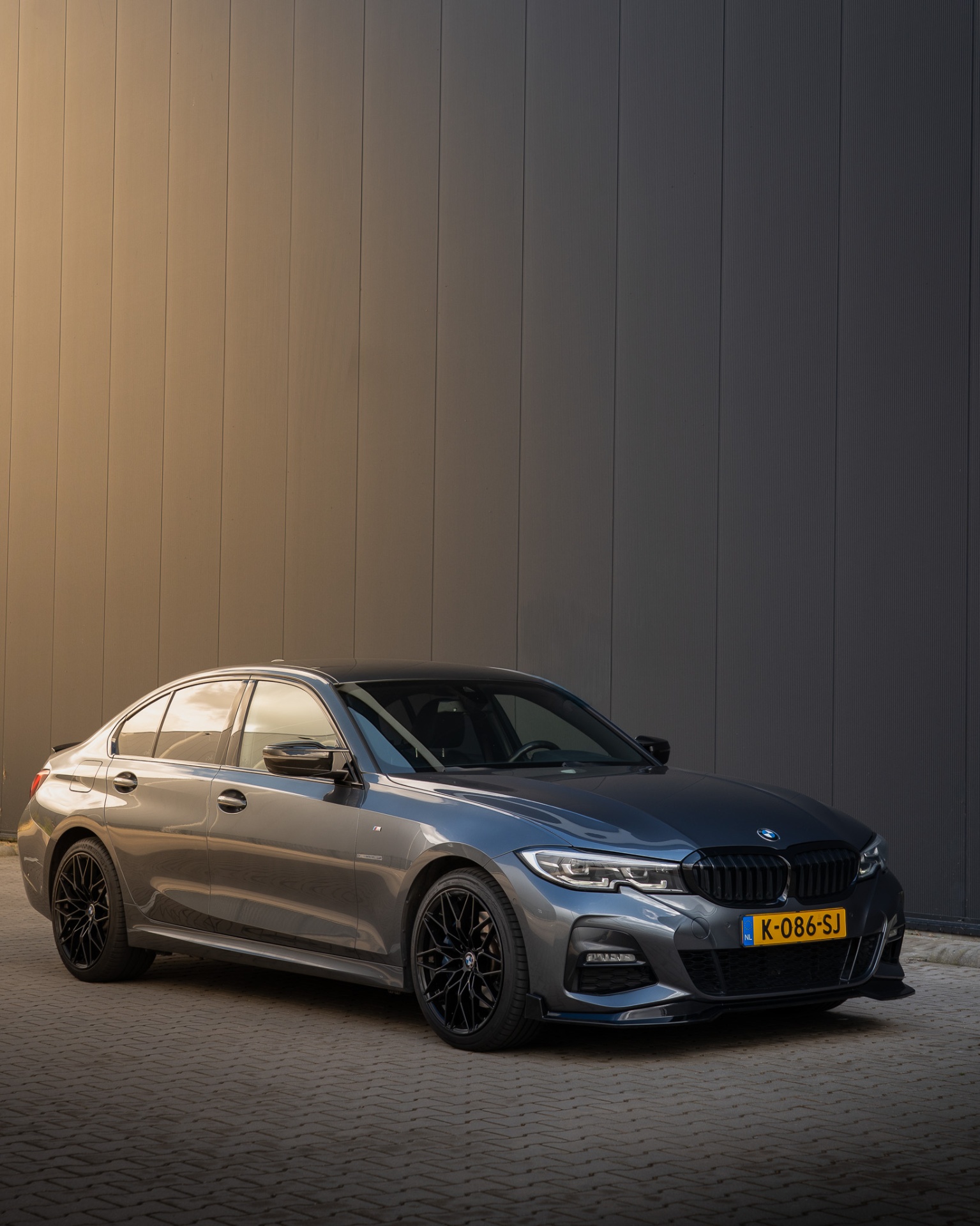 BMW 3 Series 330e — foto